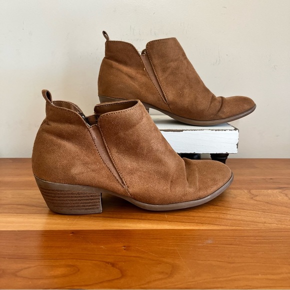 American Eagle Ankle Bootie Block Heel Chelsea Boot Faux Suede Brown Size 6.5 - Picture 1 of 9